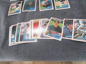 lot 94 image: 1989 Topps Twins Team Seat...