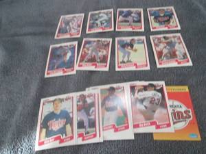 lot 128 image: 1990 Fleer Minnesota Twins Team Set...