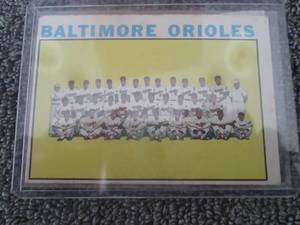 lot 129 image: 1964 Topps Baltimore Orioles Team C...