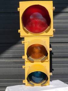 lot 10 image: Awesome Old School Traffic Light