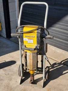 lot 6 image: Electric Jack Hammer by Wacker