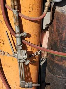 lot 7 image: Portable Welding Unit with Tanks