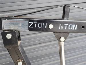 lot 11 image: 2 Ton Hydraulic Folding  Engine Hoist
