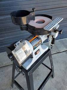 lot 37 image: Grinder on a Metal Stand by Delta