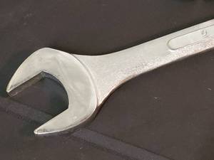 lot 43 image: 2-18 Mega Wrench 23-34 Long