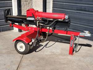 lot 3 image: Commercial Grade Log Splitter with a Honda GX270 Engine 9.0
