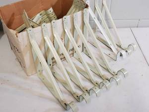 lot 138 image: (22) ea Wall Shelving Brackets Lot