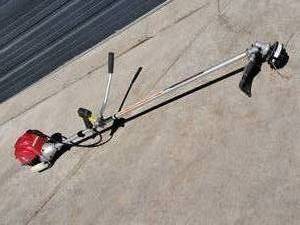 lot 1 image: Like New Honda HHT35S 4 Stroke Weed Trimmer