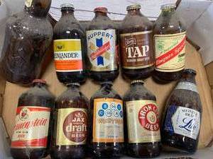 lot 25 image: Collection of 10 Vintage Beer Bottles NoShipping