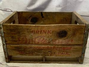 lot 33 image: Antique Drink Dr Pepper Wood Crate