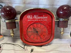 lot 44 image: Antique Working Old Milwaukee Clock (No Ship)