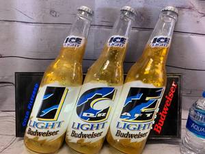 lot 56 image: Budweiser Light Ice Lighted Sign 17 Tall