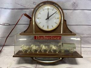 lot 64 image: Vintage Budweiser Clock & SignApprox17 x 17 (doesnt light)