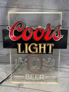 lot 71 image: Coors Light Beer Lighted Sign 15 x 18