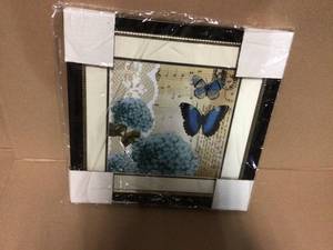13 in. x 19 in. Listen Pray Love B Framed Wall Art in good condition&nbsp