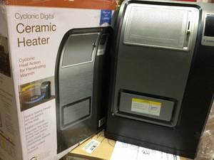 Cyclonic 1500-Watt Ceramic Electric Ceramic Portable Heater with Digital Display Customer Returns Open Box See Pictures