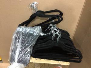 Velvet Slim Profile Black Clothes Hangers with Stainless Steel Swivel Hooks (100-Pack)&nbsp&nbspCustomer Returns Open Box See Pictures