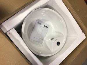 Swiss Madison Monaco Circular Basin Pedestal Sink In Glossy White not used
