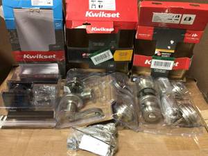 MIX LOT OF Lido Satin Nickel Exterior Entry Door Lever and Single Cylinder Deadbolt Combo Pack Featuring SmartKey Security by Kwikset&nbsp&nbspCustomer Returns Open Box See pictures