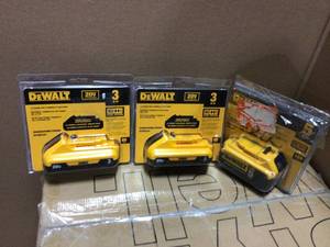 20-Volt MAX Compact Lithium-Ion 3.0Ah Battery Pack by DEWALT&nbsp&nbspCustomer Returns Open Box See pictures