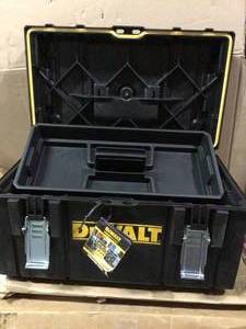 TOUGHSYSTEM 22 in. Medium Tool Box by DEWALT&nbsp&nbspCustomer Returns Open Box See pictures