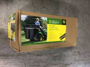 John Deere Rear Bagger 42 in open box not used see pictures