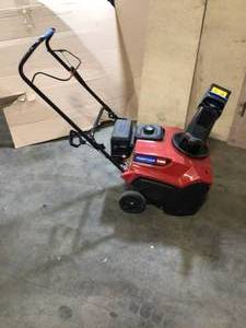 Toro Power Clear 721 E 21 in. 212 cc Single-Stage Self Propelled Electric Start Gas Snow Blower in Working conditions
