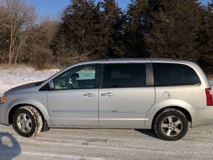 lot 3 image: 2009 Dodge Grand Caravan SXT