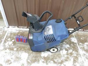 lot 5 image: Mack gas snow thrower model 522. Used condition.  Tested & works. As shown.