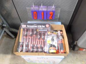 lot 12 image: Flat of new tools. As shown.