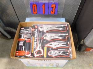 lot 13 image: Flat of new tools. As shown.