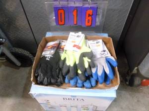 lot 16 image: Flat of new gloves. Approx 6 pairs. As shown.