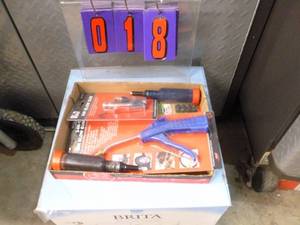 lot 18 image: Flat of air chuck & blow gun. As shown.