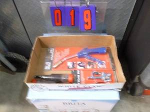 lot 19 image: Flat of air chuck & blow gun. As shown.