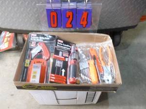 lot 24 image: Flat of new tools. As shown.