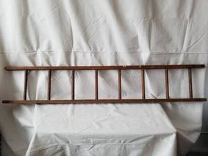 lot 15 image: Antique 8-Rung Fir Ladder
