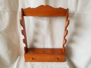 lot 26 image: Vintage Pine Gun Rack