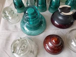 lot 33 image: Vintage and Antique Ceramic and Glass Insulator Lot