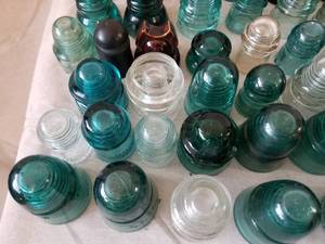 lot 34 image: Vintage and Antique Ceramic and Glass Insulator Lot