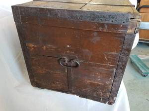 lot 38 image: Antique Immigrants Trunk