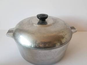 lot 52 image: Vintage Magnalite Cookware