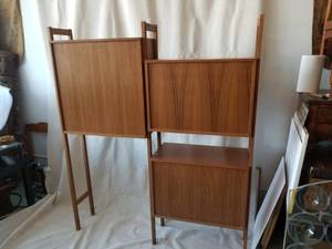 lot 1 image: Vintage Freestanding Mod Teak Unit