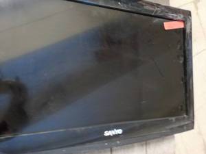 Sanyo 26 TV powers on...