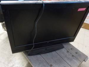Westinghouse 32 TV powers on...