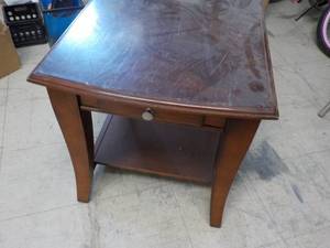 Wood End Table 22 x 26 x 22 with Dr...