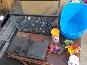 Fish Tank and Accessories, Light Te...