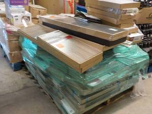 Pallet of Shelves, Various Widths a...