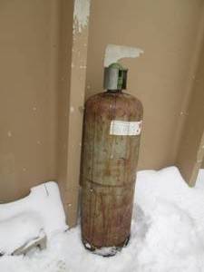 lot 407 image: propane tank not sure on size...