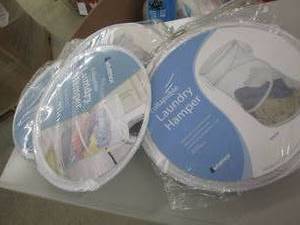 lot 21 image: 6 collapsible laundry hampers ...