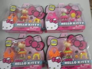 lot 38 image: 4 new hello kittys mini dolls ...